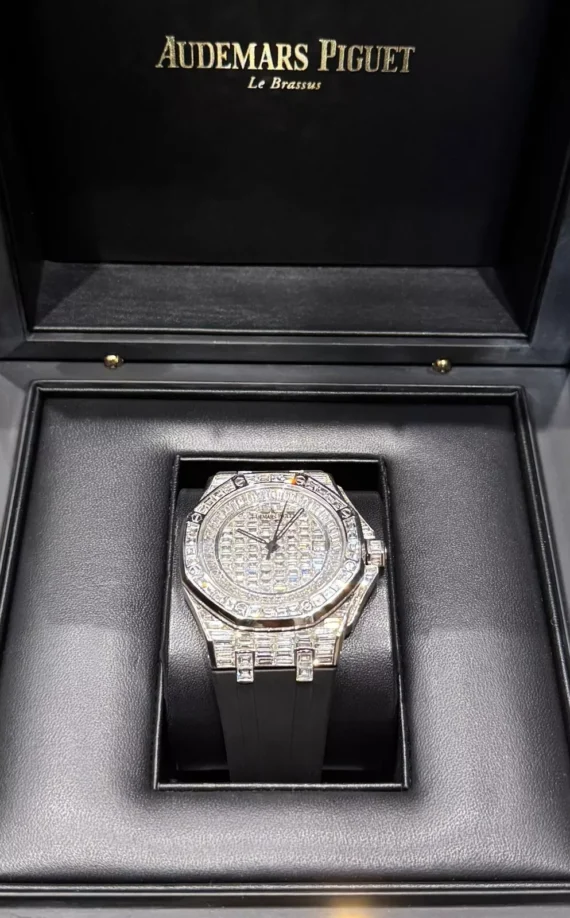 Audemars Piguet Royal Oak Silver Men's Watch - 15400